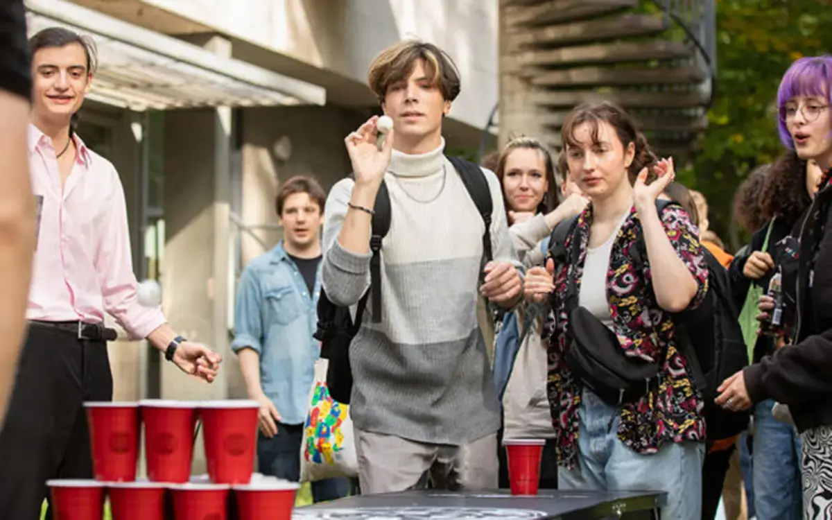 Becherwerfen, Spiel während der Campusrallye